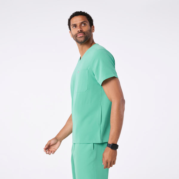 men's Surgical Green Chisec - Three-Pocket Scrub Top™
