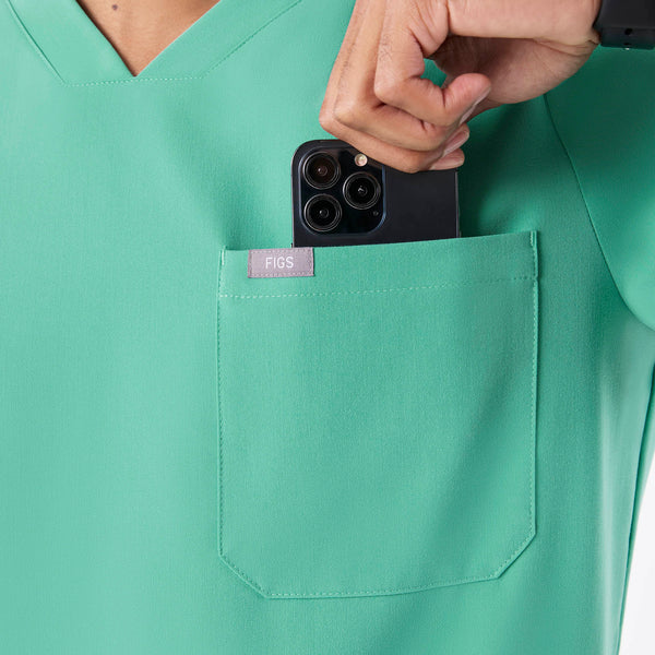men's Surgical Green Chisec - Three-Pocket Scrub Top™
