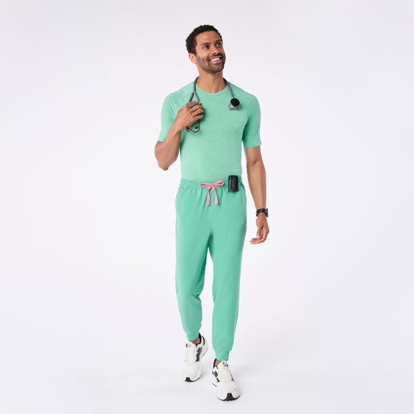 men's Surgical Green Makato Seamless - Shortsleeve Underscrub
