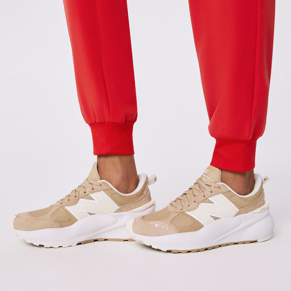 women's Hibiscus Uman Relaxed - Petite Jogger Scrub Pant