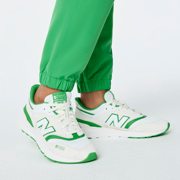 unisex Emerald FIGS | New Balance 997R