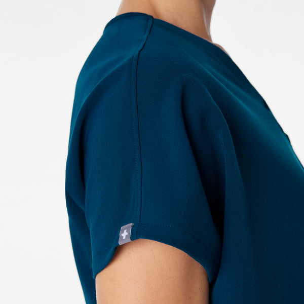 women's Deep Reef Arua Cropped V-Neck - One-Pocket Scrub Top