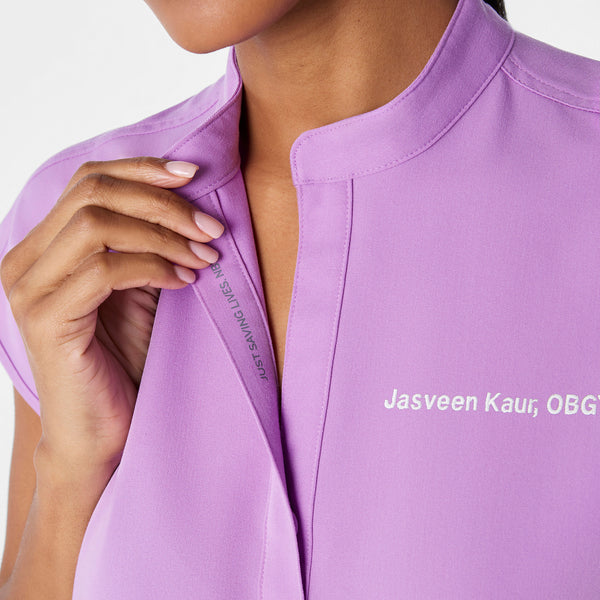 women's Wild Iris Rafaela - Oversized Scrub Top™