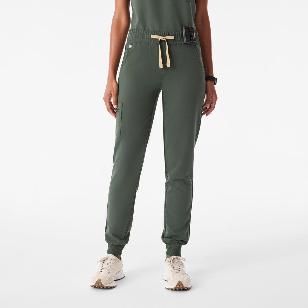 Women's Moss Zamora Ruched Mid-Rise - Petite Jogger Scrub Pant™