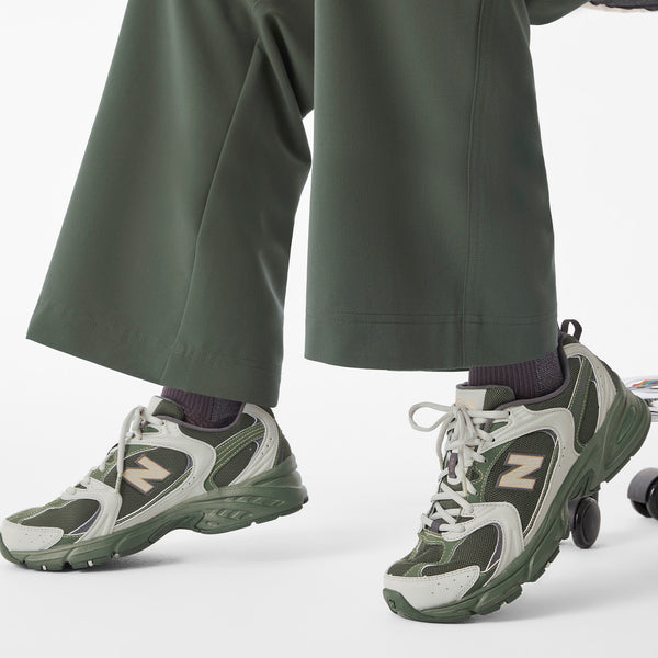 Unisex Moss FIGS | New Balance 530