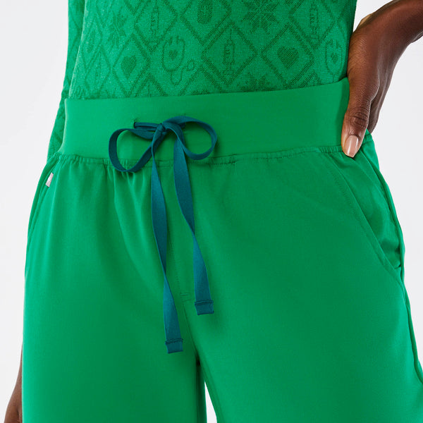 women's Evergreen Zamora Petite Jogger Scrub Pant™
