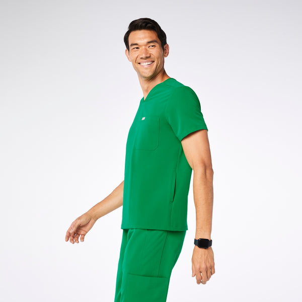 men's Evergreen Chisec - Three-Pocket Scrub Top™