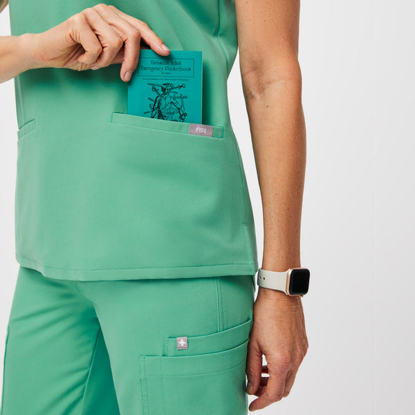 women's Surgical Green Casma™ - Three-Pocket Scrub Top